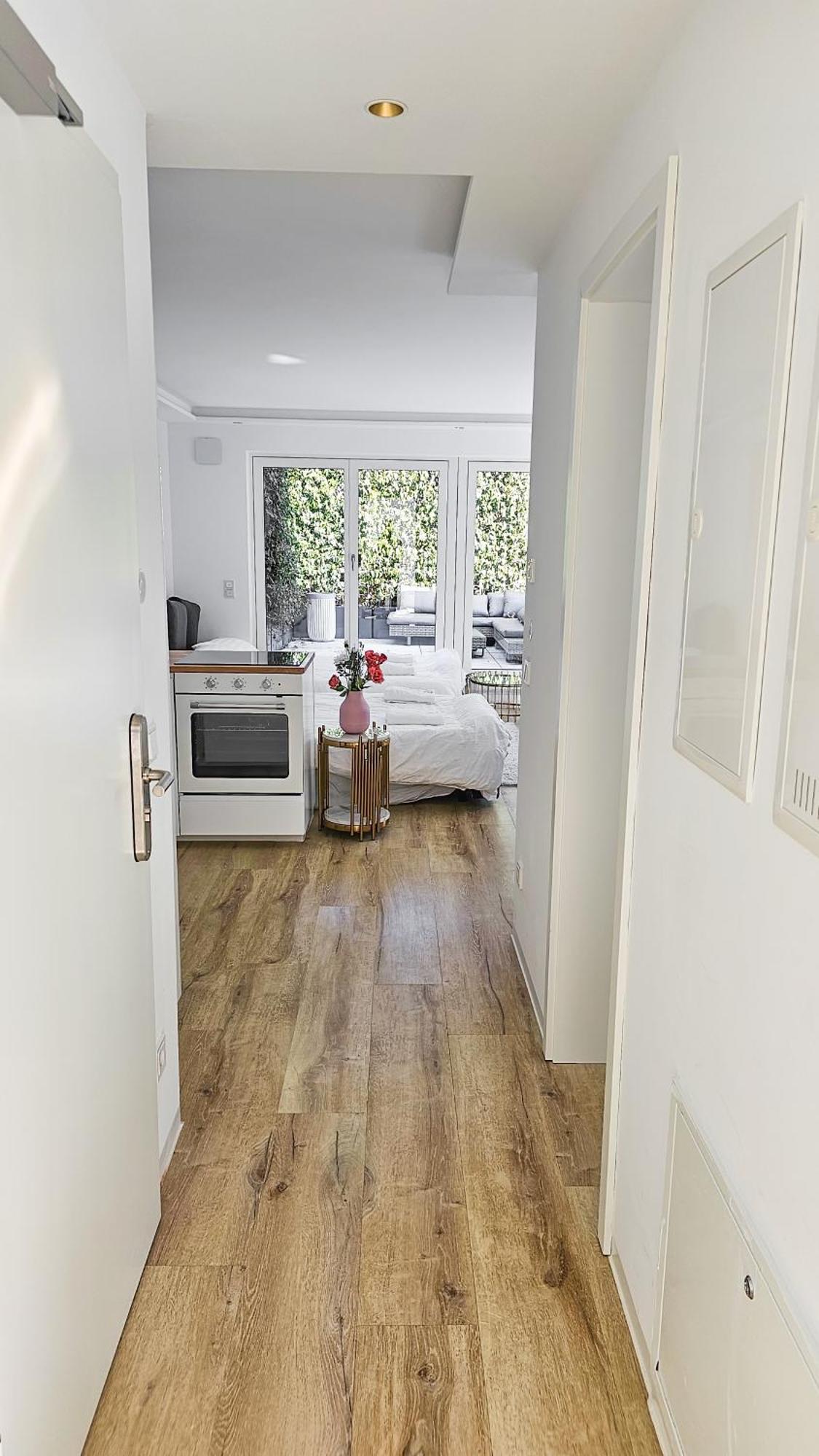 L - Lovely Newly Built In Apartment *